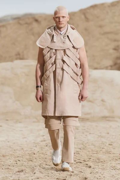 Look 19